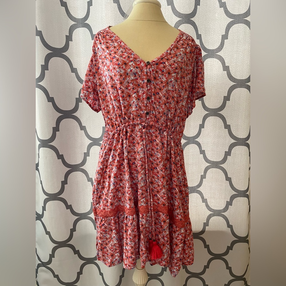 🤍cutsie red dress that ties at the waist, and pockets🤍